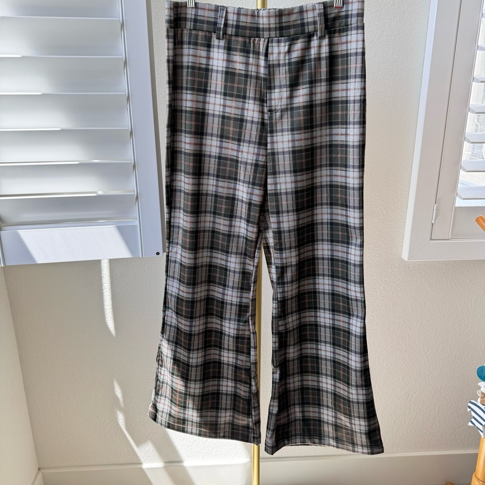 Halara pull on flare pants. Size xl